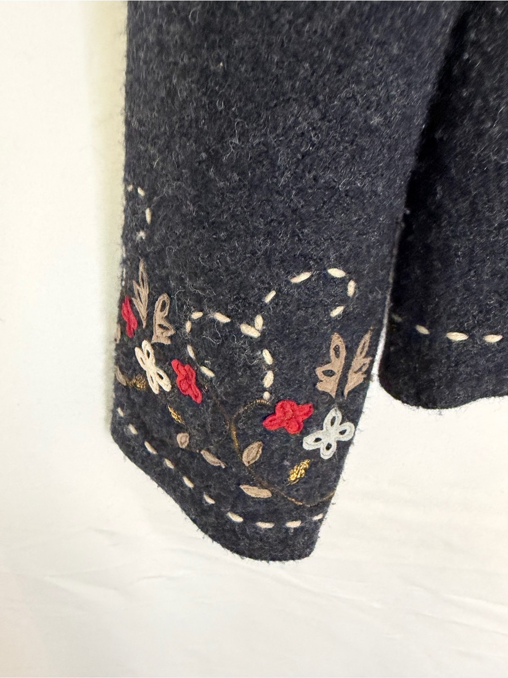 Pendleton Gray 100% Virgin Wool Floral Embroidered Full Zip Cardigan Sweater - Picture 5 of 6